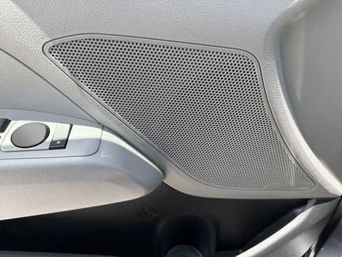 Used 2020 Hyundai Elantra SE FWD image 25
