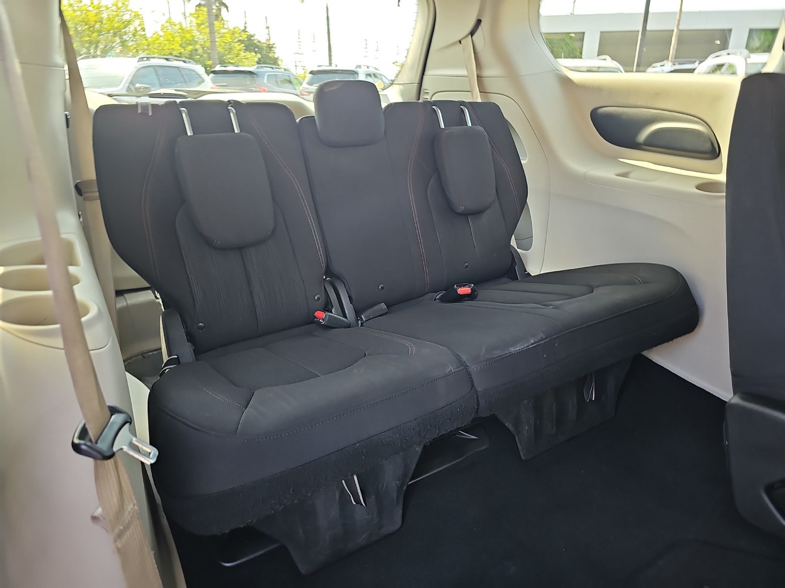 Used 2019 Chrysler Pacifica LX w/ Tire & Wheel Group FWD image 12