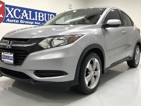 Used 2018 Honda HR-V LX image 8