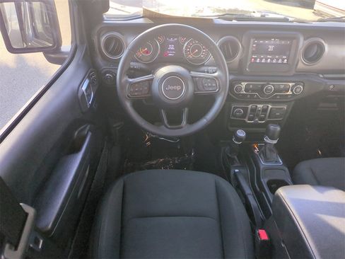 Used 2023 Jeep Gladiator Sport image 17