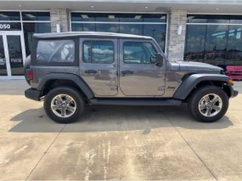 Used 2025 Jeep Wrangler Unlimited Sport AWD/4WD image 3