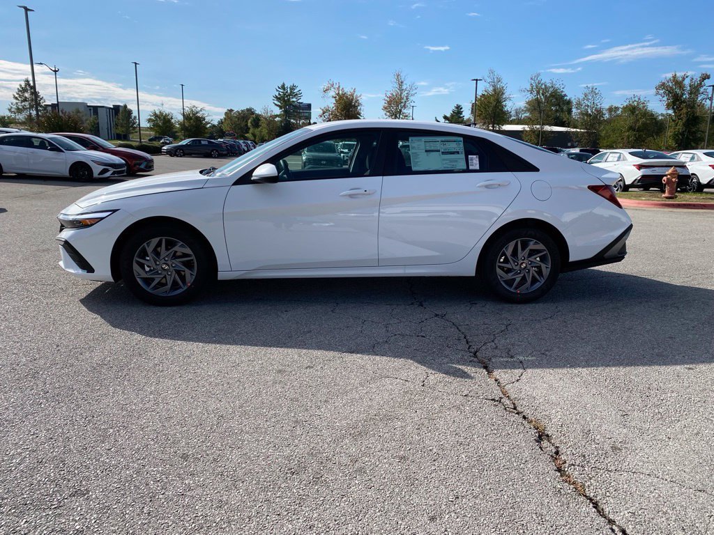 New 2026 Hyundai Elantra Hybrid FWD image 4
