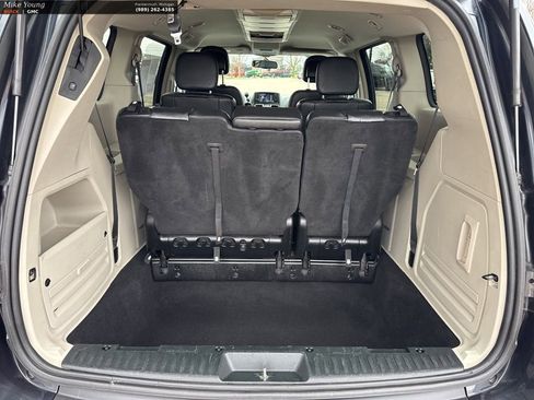 Used 2013 Chrysler Town & Country Touring image 34