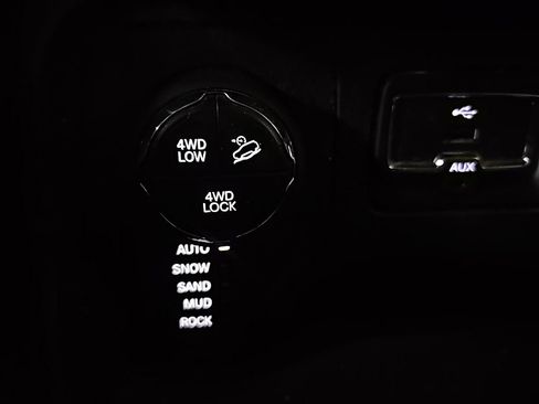 Used 2017 Jeep Renegade Trailhawk image 8