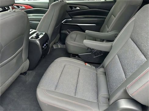 Used 2024 Chevrolet Traverse Z71 image 24