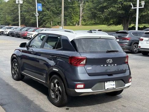 Used 2020 Hyundai Venue FWD image 4