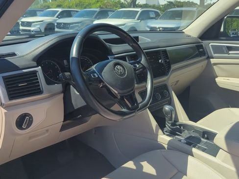 Used 2019 Volkswagen Atlas SE w/ Panoramic Sunroof Package FWD image 9