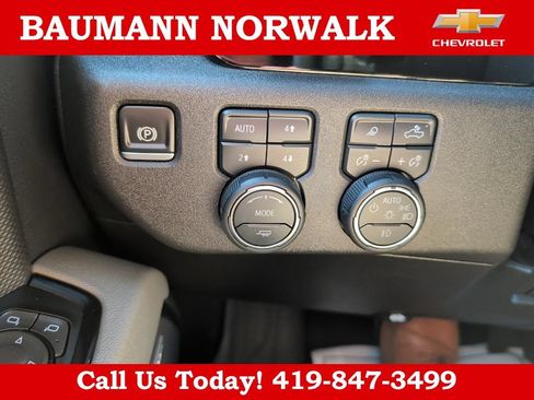 Used 2025 Chevrolet Silverado 2500 ZR2 w/ Technology Package AWD/4WD image 26