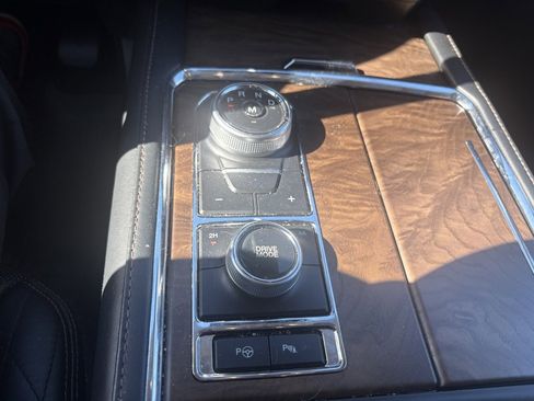 Used 2020 Ford Expedition Platinum image 19