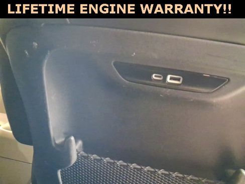 Used 2024 Chrysler Pacifica Touring-L image 28