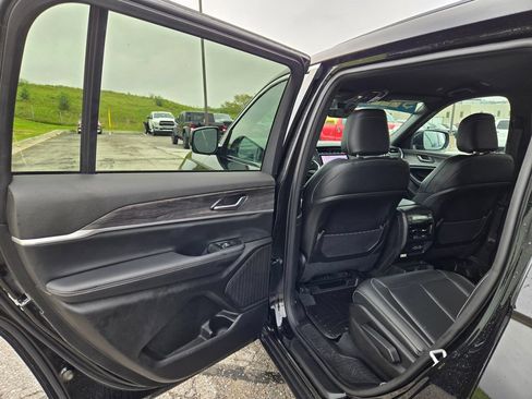 Used 2025 Jeep Grand Cherokee L Limited AWD/4WD image 27
