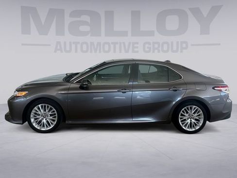 Used 2018 Toyota Camry XLE w/ Audio Package FWD image 2