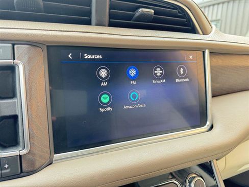 Used 2021 GMC Yukon XL Denali w/ Advanced Technology Package AWD/4WD image 16