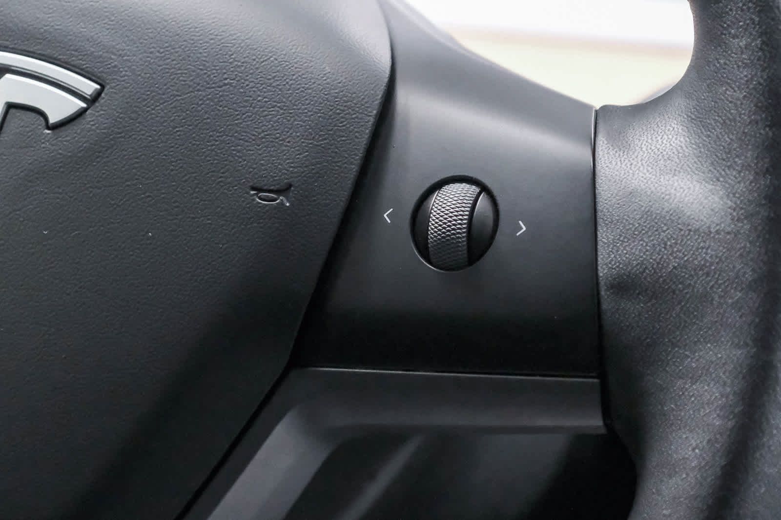 Used 2022 Tesla Model Y Performance AWD/4WD image 16