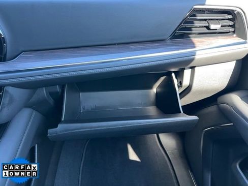 Used 2025 Chevrolet Suburban Z71 AWD/4WD image 29