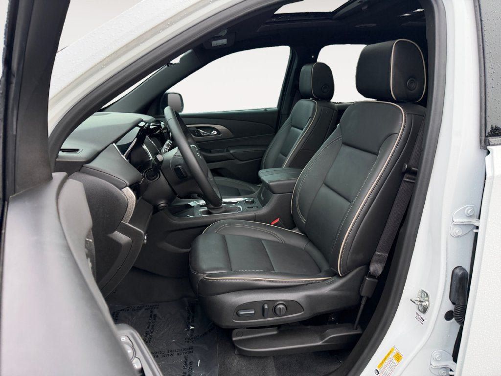 Certified 2023 Chevrolet Traverse Premier w/ Redline Edition AWD/4WD image 7