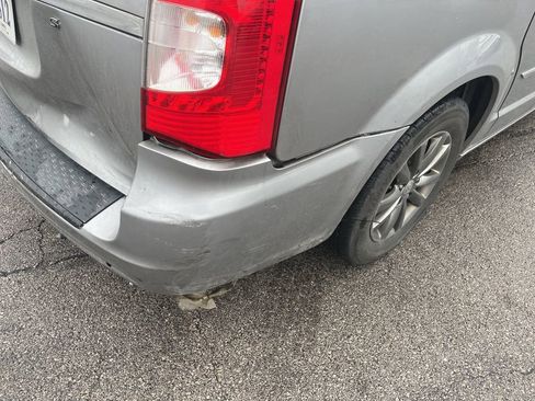 Used 2015 Chrysler Town & Country S w/ Driver Convenience Group image 14