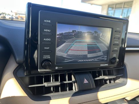 Used 2021 Toyota RAV4 XLE image 18