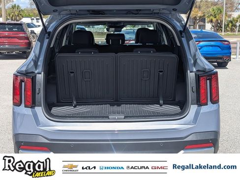 Used 2025 Kia Sorento S w/ Panoramic Sunroof Package image 8