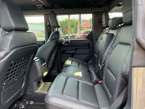 Used 2025 Ford Bronco Badlands AWD/4WD image 14