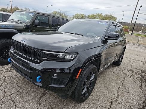 Used 2025 Jeep Grand Cherokee Limited 4xe image 3