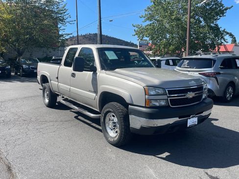 Used 2007 Chevrolet Silverado 2500 LT w/ Skid Plate Package AWD/4WD image 7