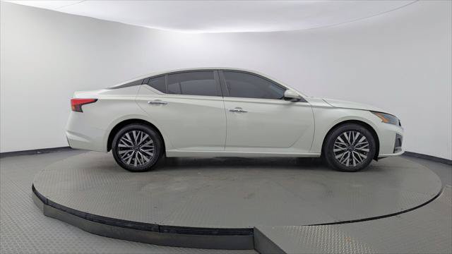 Used 2023 Nissan Altima 2.5 SV FWD image 9