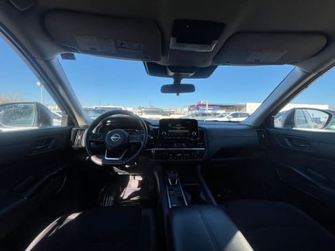 Used 2025 Nissan Pathfinder SV image 35