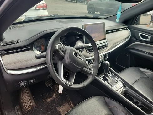 Used 2023 Jeep Compass Latitude AWD/4WD image 4