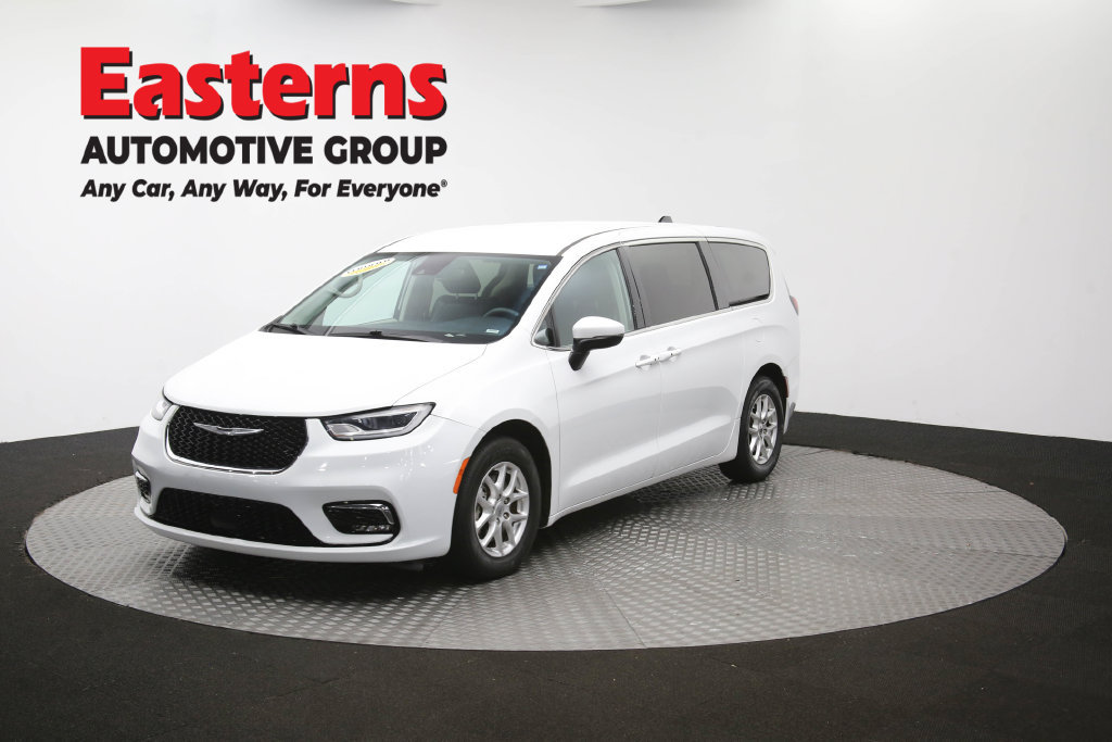 Used 2023 Chrysler Pacifica Touring-L FWD image 59