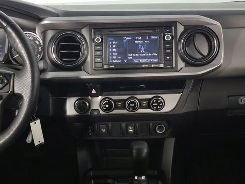 Used 2017 Toyota Tacoma SR5 AWD/4WD image 21
