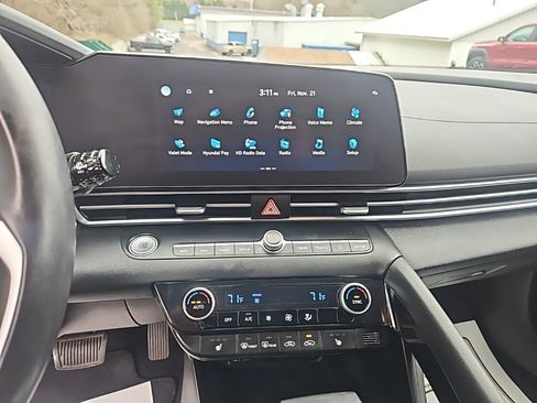 Used 2023 Hyundai Elantra SEL w/ Convenience Package image 13