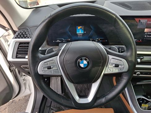 Used 2023 BMW X7 xDrive40i w/ Premium Package image 22