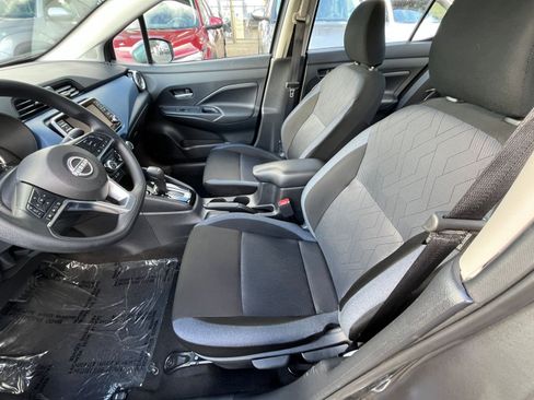 Used 2025 Nissan Versa SV FWD image 27