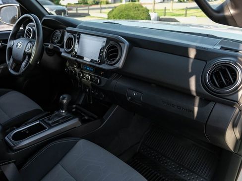 Used 2023 Toyota Tacoma TRD Off-Road image 9