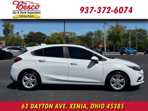 Used 2017 Chevrolet Cruze LT FWD image 3