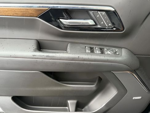 New 2026 Chevrolet Suburban High Country image 8