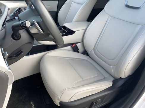 Used 2025 Hyundai Tucson Limited AWD/4WD image 16
