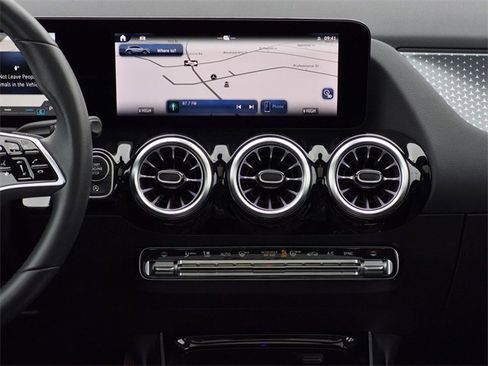 Certified 2025 Mercedes-Benz GLA 250 image 32