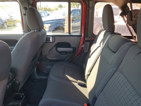 Used 2021 Jeep Wrangler Unlimited Islander image 29