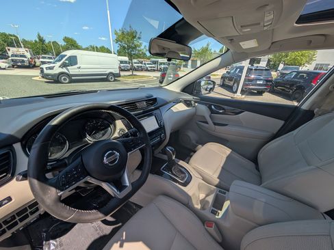Used 2018 Nissan Rogue Sport SL w/ SL Premium Package FWD image 14