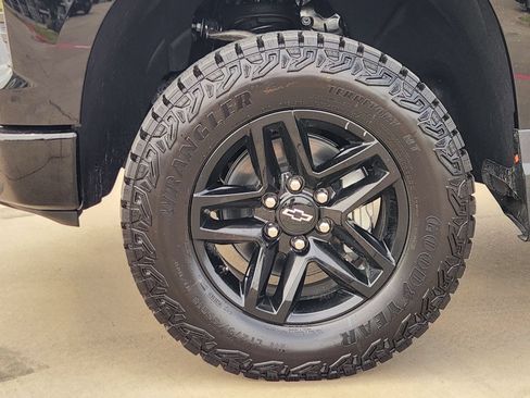 New 2026 Chevrolet Silverado 1500 Custom Trail Boss w/ LPO, Dark Essentials Package AWD/4WD image 13