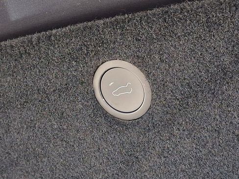 Used 2023 Tesla Model X image 33