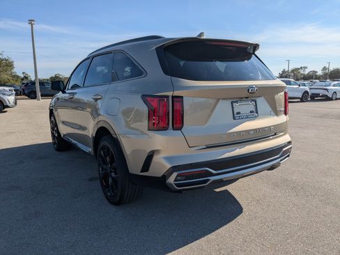 Certified 2021 Kia Sorento SX image 7