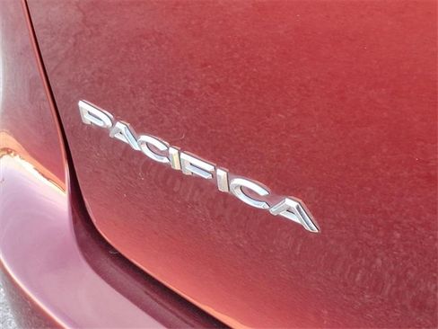 Used 2021 Chrysler Pacifica Touring-L image 35