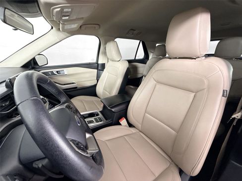 Used 2020 Ford Explorer XLT w/ Equipment Group 202A image 3