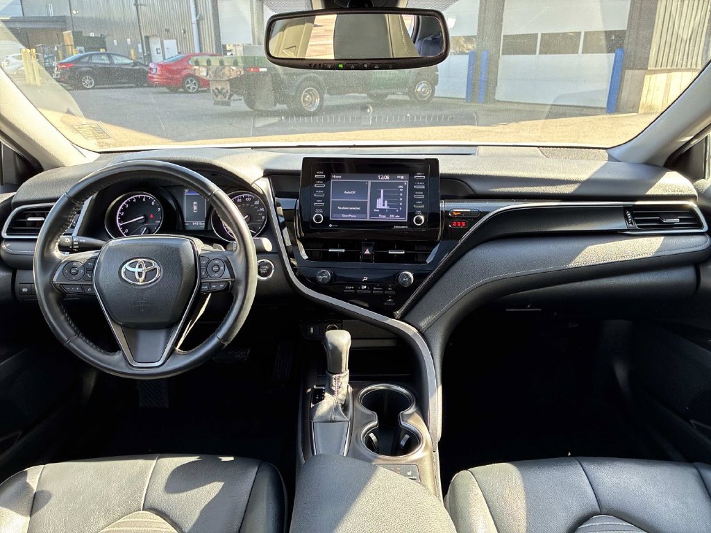 Used 2021 Toyota Camry SE w/ Cold Weather Package FWD image 15