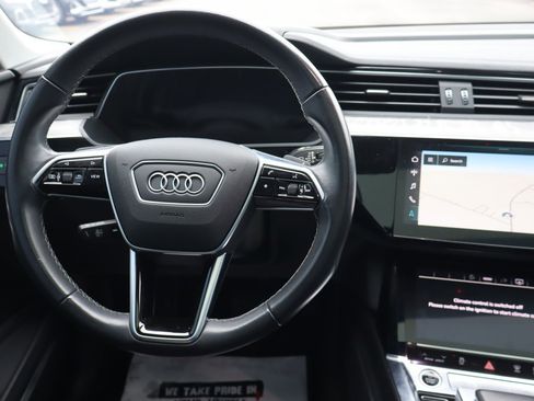 Used 2022 Audi e-tron Premium Plus w/ Premium Plus Package image 10