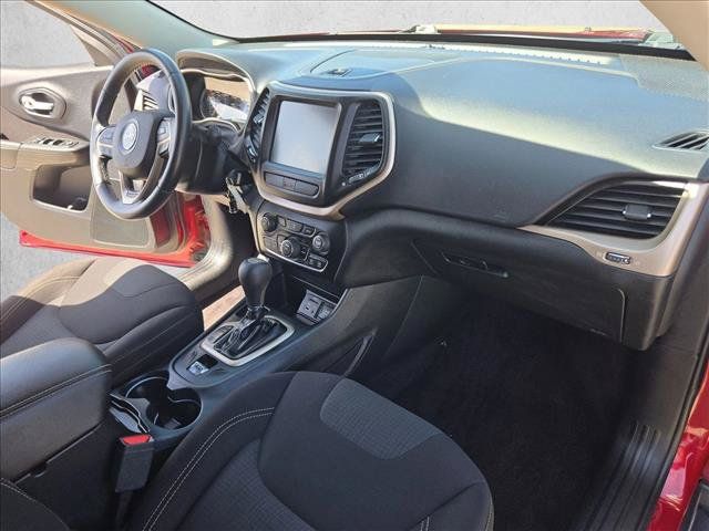 Used 2016 Jeep Cherokee Latitude w/ Comfort & Sound Group FWD image 22