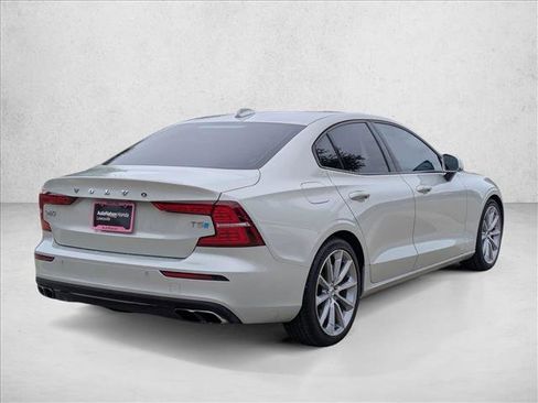 Used 2019 Volvo S60 T5 Momentum w/ Multimedia Package FWD image 5